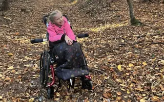 Rehabilitace a speciální kočárek pro Karolínku