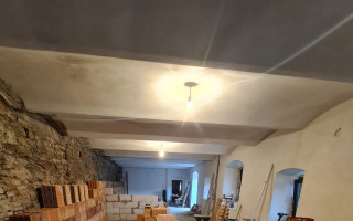 Pomoc s rekonstrukcí nového domečku pro pejsky v Berušce