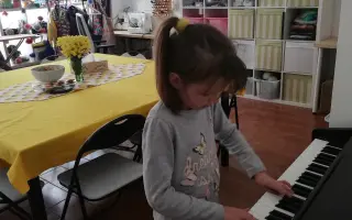 Darujte radost z hudby – dětem i dospělým