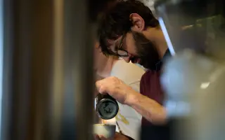 OBLÉKNEME CÍSAŘOVY NOVÉ ŠATY 2026 - festival otevřeného divadelního myšlení