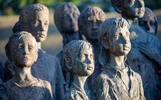 Zachraňme hlas minulosti pro budoucnost: Památník dětských obětí války