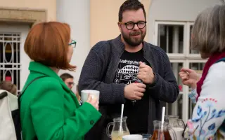 OBLÉKNEME CÍSAŘOVY NOVÉ ŠATY 2026 - festival otevřeného divadelního myšlení