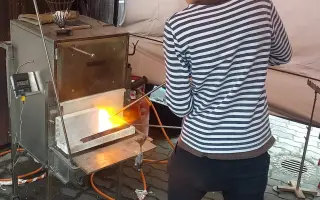 PODPOŘTE KOUPI SKLÁŘSKÉ PECE PRO MLADÉHO UMĚLCE