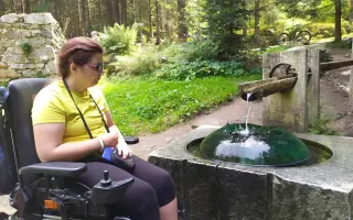 Nový aktivní mechanický vozík a doplatek další kompenzační pomůcky pro Štěpánku