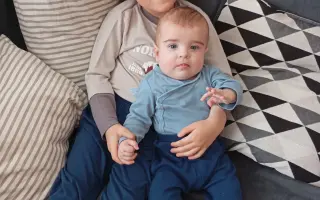 Pojďme pomoct Nikči a jejím dvěma klukům žít život po smrti milovaného tatínka