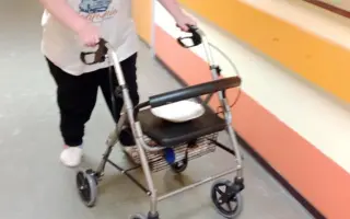 Každý krok se počítá - postavíme  Matyho na vlastní nohy