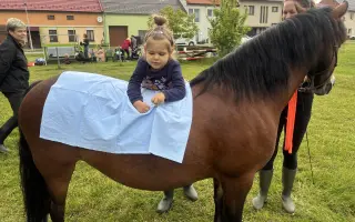 Pomoc Kristýnce k absolvování terapií, které ji  pomáhají v rozvoji