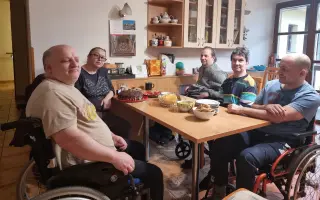 Zachraňte ohroženou pomoc lidem po úrazech