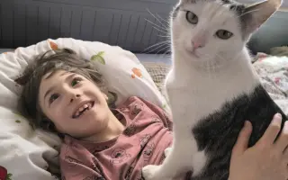 Pomozme Emičce s přepravou díky autu s nájezdovou rampou