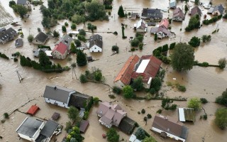 Pomozme Brantickému dvorku po povodních a požáru