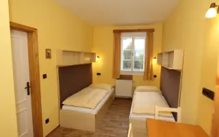 Koupelny pro svaté na Eljonu