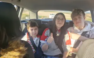 Pomozme mamince Hance postarat se o děti