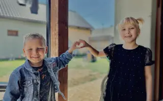 Pomoc Emilly do první třídy a Matteovi do školky