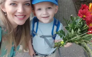 Pomoc s léčbou zubu pro maminku malého chlapečka