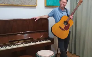 Podpořte knížku Příběhy písní z muzikoterapie s hudebními QR odkazy