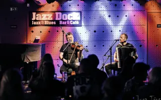 Pomozte nám uvést album "300 vlaků" do světa!