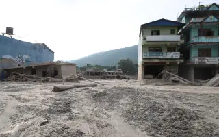 Naději nepálským dětem: Pomozme žákům vrátit se do škol po ničivých povodních.