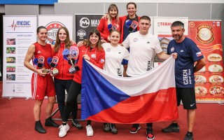 PODPOŘ ŽENSKOU BOXERSKOU REPREZENTACI NA CESTĚ NA OLYMPIJSKÉ HRY