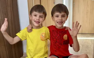 Nové ortézy pro dvojčátka Šimonka a Štěpánka