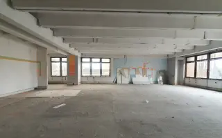 Vlastina Paradox: Z prázdné haly vzniká místo, kde se to hýbe - podpořte nás!