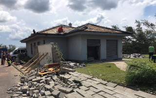 Pomozme rodině Diváckých z Lužic, které tornádo zničilo domov