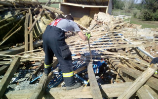 Podpora bratrů Petráňových, hasičů z obce Stebno, kterým downburst zničil domy, techniku i les