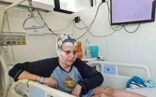 Pomozte tátovi, který se 24 hodin denně stará o manželku a dceru