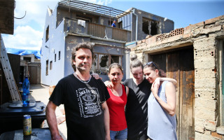 Pomoc po ničivém tornádu v Mikulčicích pro Lejskovy/Houžvovy