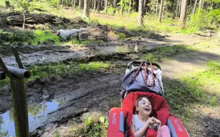 Pomozme Emičce s přepravou díky autu s nájezdovou rampou