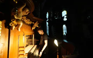 Hrací stůl a nové klaviatury pro strahovské varhany