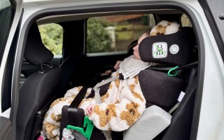 Nové auto pro Sárinku a její rodinu