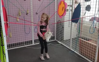 Každý krok pro Emičku znamená víc, než si myslíme