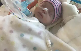 Pomozme Emičce zvládnout život s CHARGE syndromem