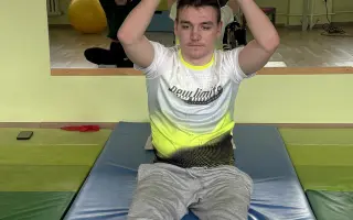 Pomozte Radimovi (18) postavit se znovu na nohy