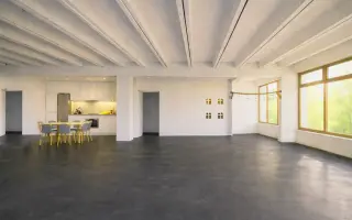 Vlastina Paradox: Z prázdné haly vzniká místo, kde se to hýbe - podpořte nás!