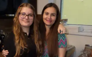 Udržme Simoně práci a naději na spokojený život s její dcerou