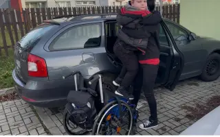 Bezbariérové auto pro Adámka, aby ho maminka mohla bezpečně přepravovat