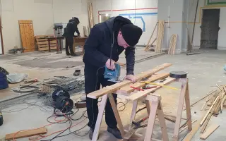 Vlastina Paradox: Z prázdné haly vzniká místo, kde se to hýbe - podpořte nás!