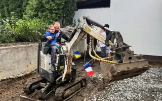 POMOC HANDICAPOVANÝM TROJČÁTKŮM