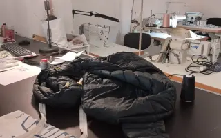 Pomozte vybavit šicí dílnu v Praze a dát našim zaměstnankyním nový začátek
