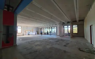 Vlastina Paradox: Z prázdné haly vzniká místo, kde se to hýbe - podpořte nás!