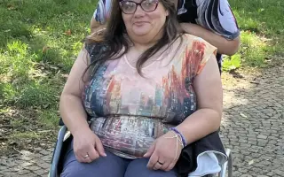 Rozbitý motor nás nezastaví: Cesta k samostatnosti pro tři hrdiny na vozíku