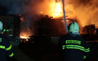 Prosím, pomozte nám s obnovením provozu stolařské dílny