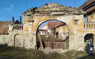 Zachraňme čejkovickou bránu