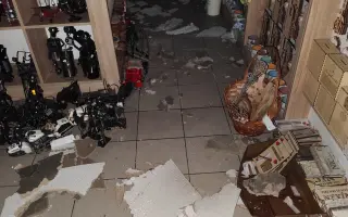 Toxický kouř zničil prodejnu Daroland. Pomozte Lucii začít znovu.