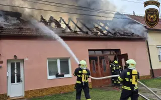 Požár nám vzal domov. Pomozte nám vrátit dětem střechu nad hlavou.