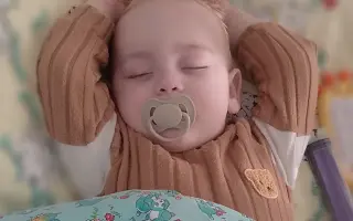 Šance na lepší život pro Tobiáška a jeho rodinu