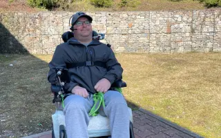 Pomoc s doplatkem na elektrický vozík a opravou nepojízdného auta
