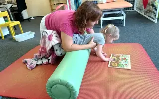 Pomoc pro Adélku a Elišku - Bemer, který jim vrací sílu, ortéza a rehabilitace