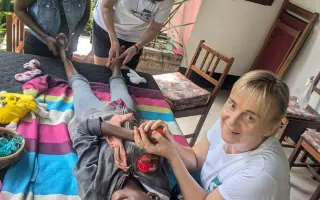 Ivka, Johanka a Honza opět v Zambii – učíme laskavý přístup k dětem s postižením